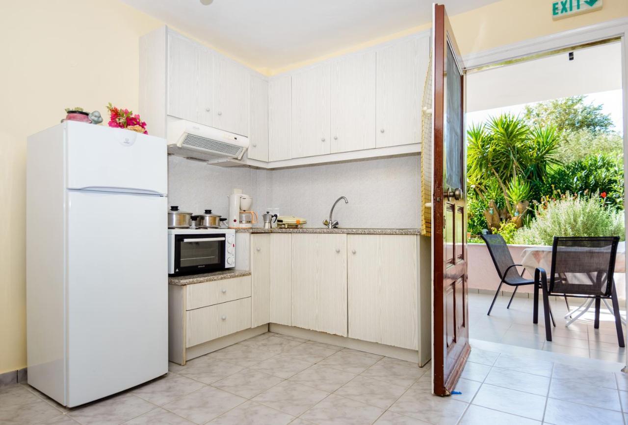 Maistrali Apartments Ratzaklion Bagian luar foto