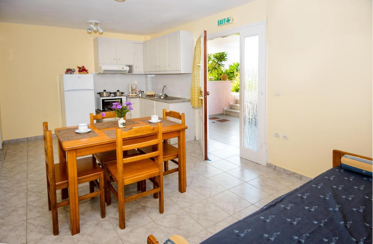 Maistrali Apartments Ratzaklion Bagian luar foto